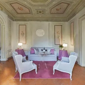 Maggio Frescoes By Vacavilla Apartment